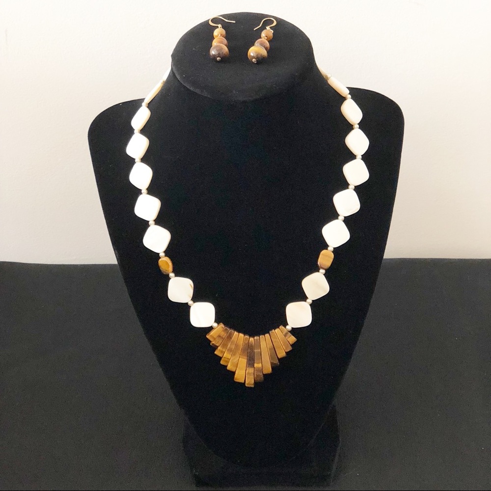 Beautiful Necklace & Matching Earrings! 🎁